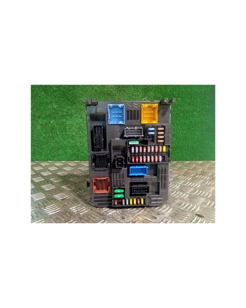 CAJA FUSIBLES/RELE
