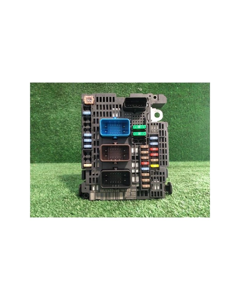CAJA FUSIBLES/RELE