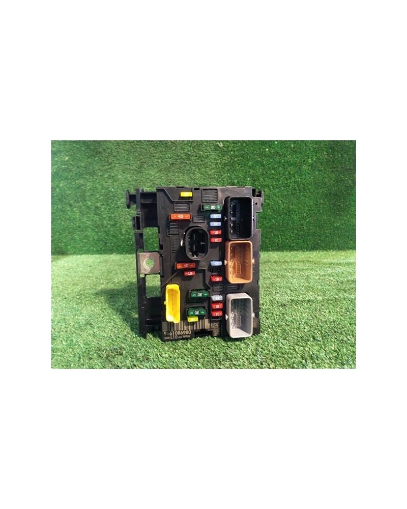 CAJA FUSIBLES/RELE