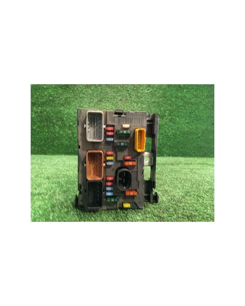 CAJA FUSIBLES/RELE