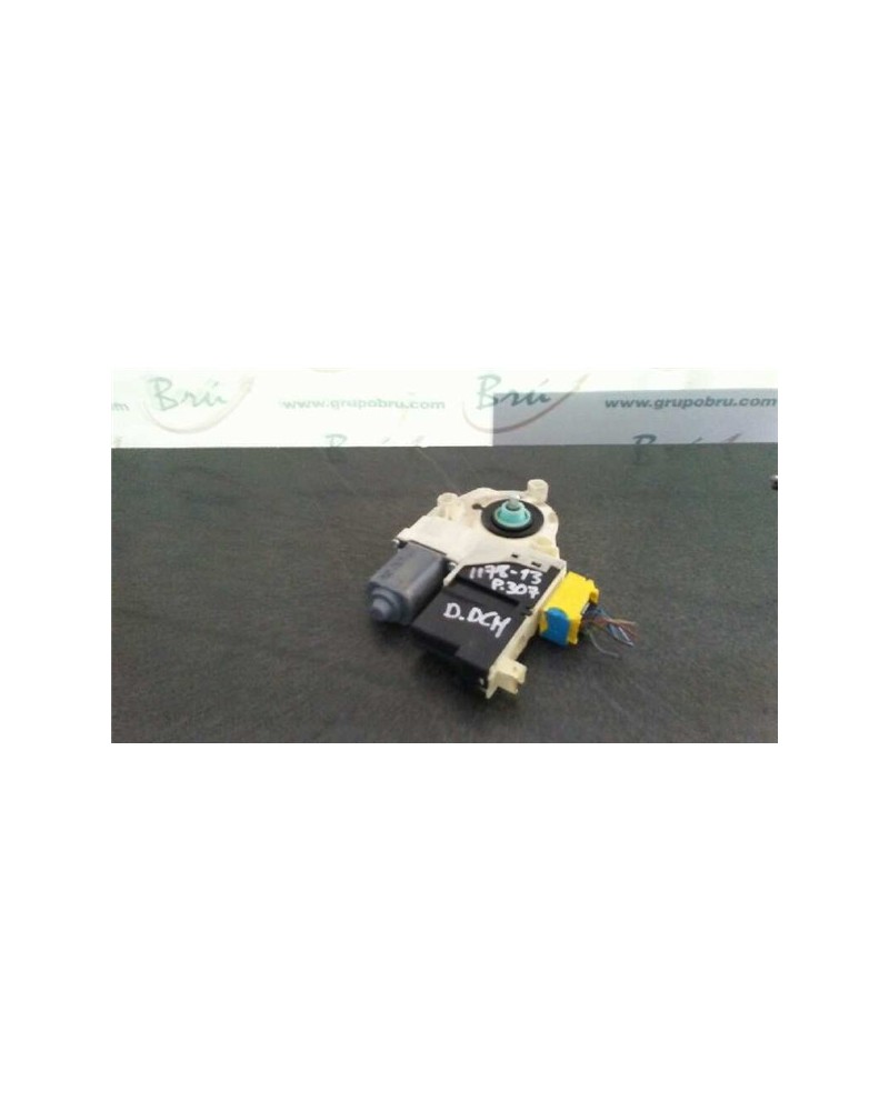 MOTOR ELEVALUNAS DEL. DCHO.